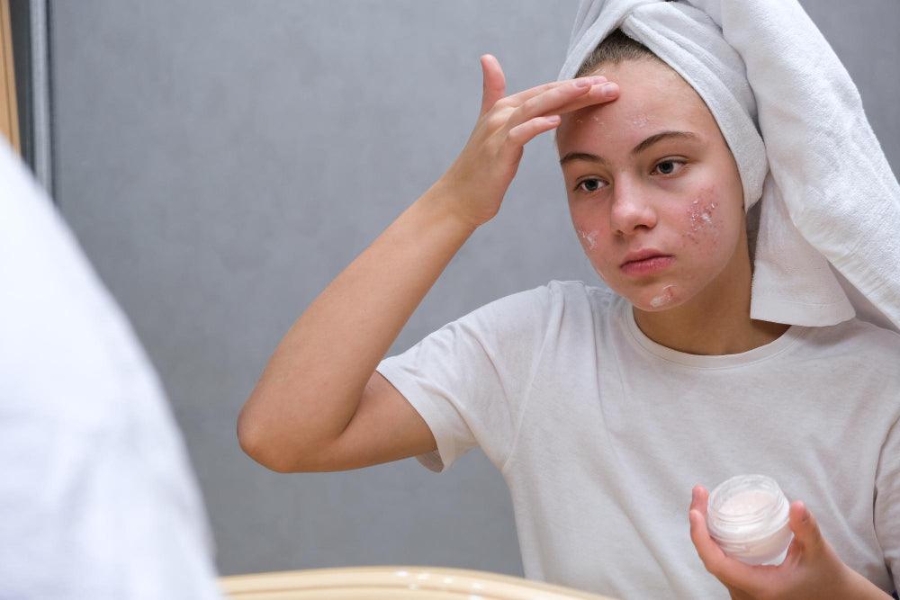 Why Your Moisturizer Burns on Compromised Skin: The Ingredient Sensitivity and Recovery Sequence Fix